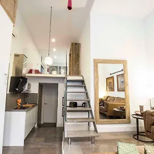https://malaga-centrico-tomas-de-cozar.hotelsinnerja.org